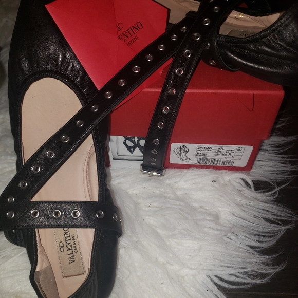 Valentino Flats Grommets Pointy Toe Shoe - Picture 3 of 3